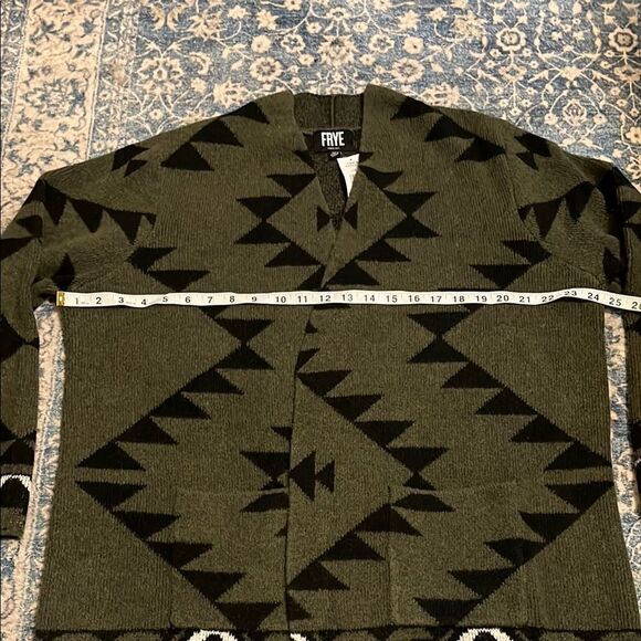 Frye Green Black Geometric Aztec Design Pockets Sweater Cardigan Boho Modern - Picture 11 of 12